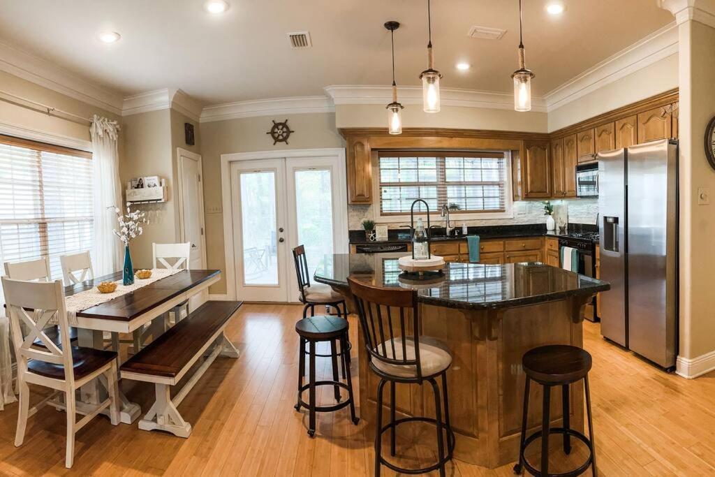 Pet Friendly Tranquil Cottage With Fire-Pit And Seasonal Hot Tub Sept-March Minutes To Beaches 더핀 아일랜드 외부 사진